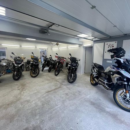 Alpen-Hostel - Apartment Talstation Mit Motorradvermietung メミンゲン エクステリア 写真