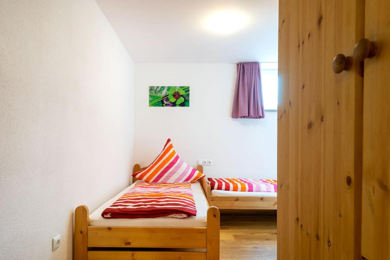 Alpen-Hostel - Apartment Talstation Mit Motorradvermietung メミンゲン エクステリア 写真