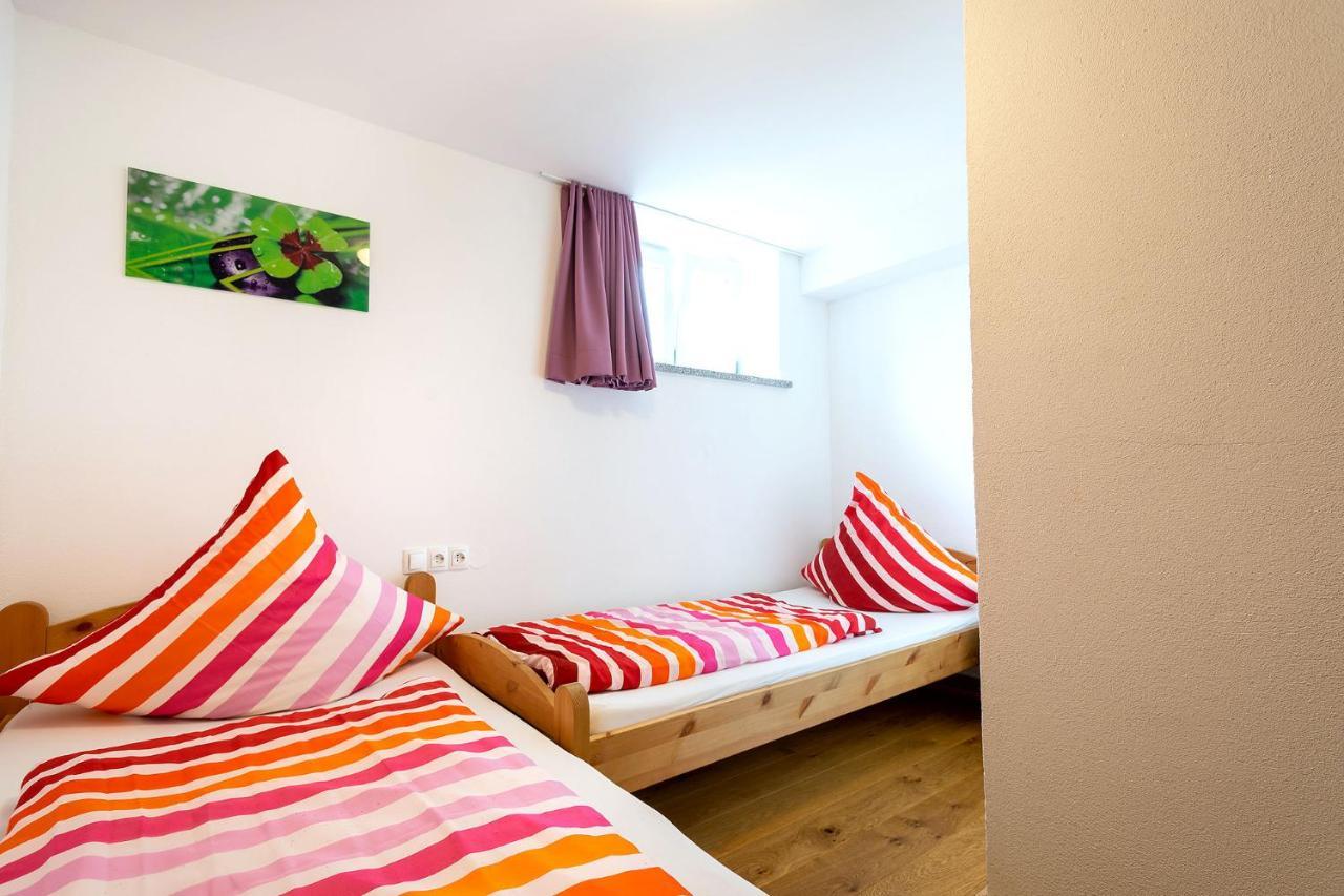 Alpen-Hostel - Apartment Talstation Mit Motorradvermietung メミンゲン エクステリア 写真