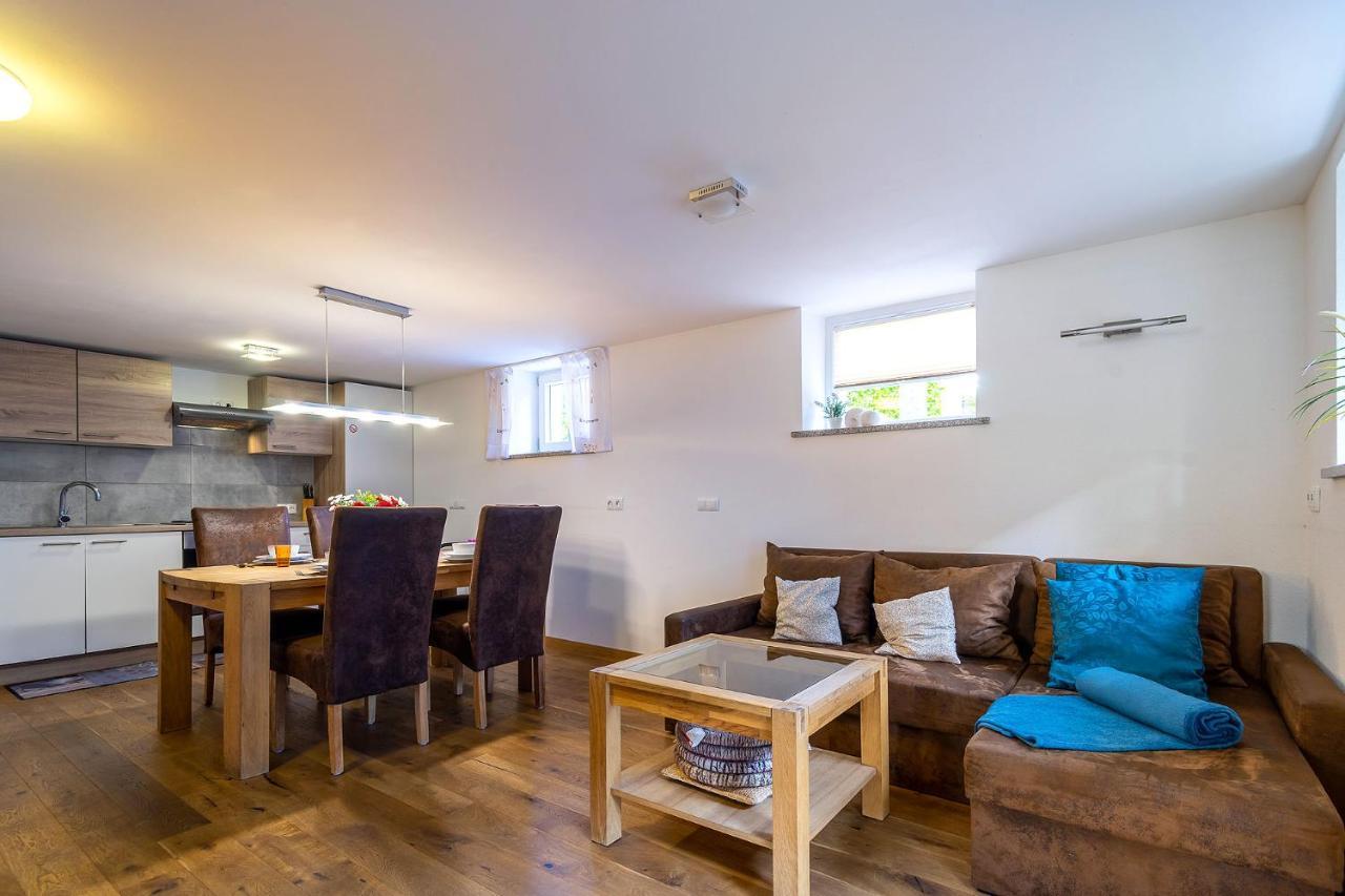 Alpen-Hostel - Apartment Talstation Mit Motorradvermietung メミンゲン エクステリア 写真
