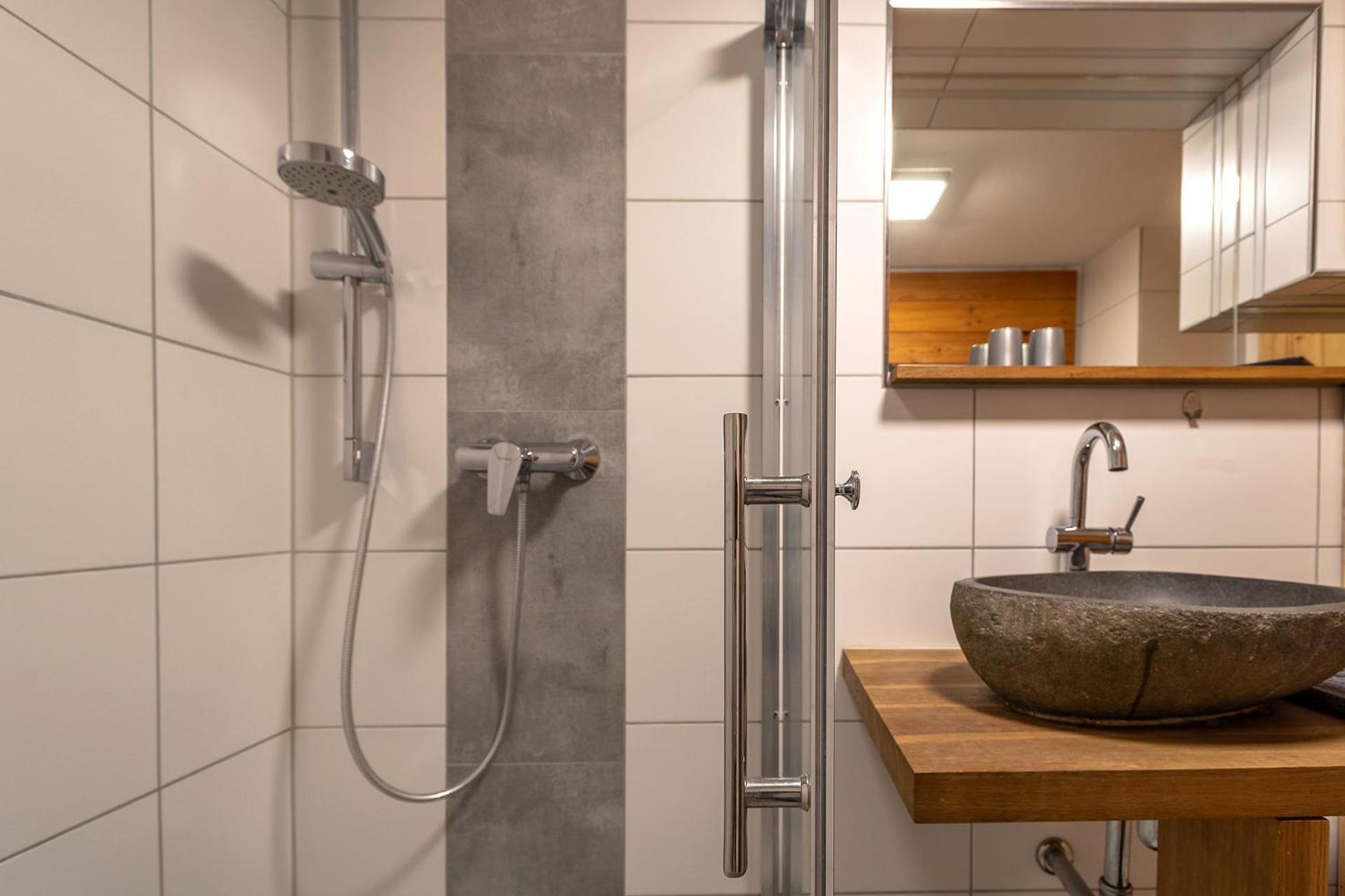 Alpen-Hostel - Apartment Talstation Mit Motorradvermietung メミンゲン エクステリア 写真